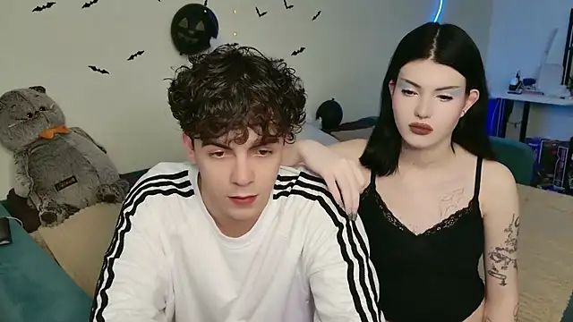 Snapshot of Alice18James chatting on October 24, 9:05 am Alice18James online show from October 24, 9:05 am