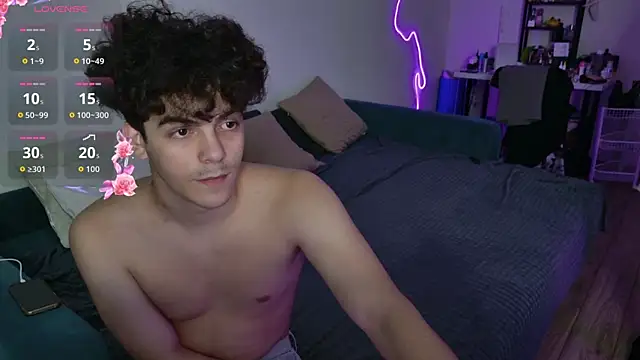 Snapshot of Alice18James chatting on September 20, 6:50 pm Alice18James online show from September 20, 6:50 pm