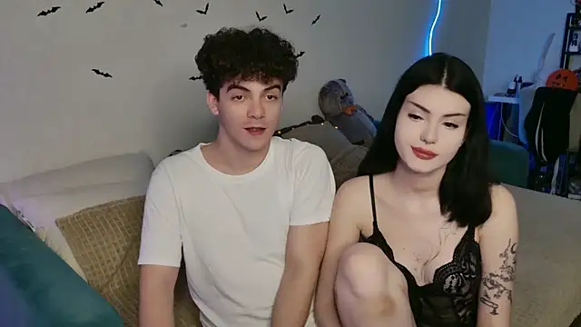 Snapshot of Alice18James chatting on October 28, 12:05 am Alice18James online show from October 28, 12:05 am