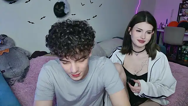 Snapshot of Alice18James chatting on October 17, 7:39 pm Alice18James online show from October 17, 7:39 pm