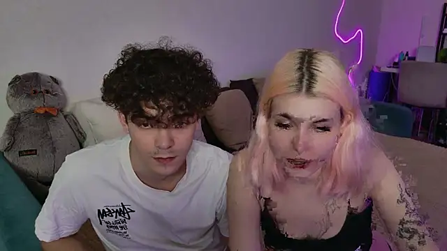 Snapshot of Alice18James chatting on September 25, 6:34 am Alice18James online show from September 25, 6:34 am