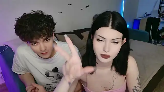 Snapshot of Alice18James chatting on October 29, 2:49 am Alice18James online show from October 29, 2:49 am