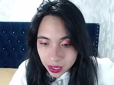 lunavalenciax online show from September 27, 8:10 am