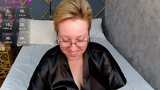 Snapshot of AlexandraGreen chatting on October 21, 10:14 pm AlexandraGreen online show from October 21, 10:14 pm