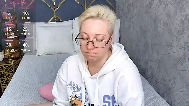 AlexandraGreen online show from November 9, 10:05 pm