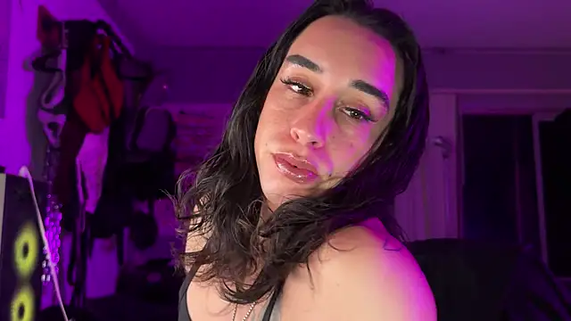 xoFrankie online show from December 15, 5:01 am