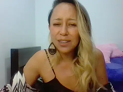 leah susman online show from November 30, 1:54 am