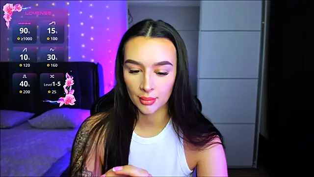 Veronica Larsson online show from December 3, 8:55 pm