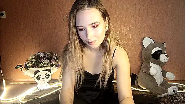 Awora Wolf online show from October 15, 7:05 pm