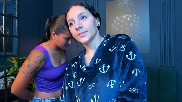 Snapshot of aliceandsia chatting on September 29, 12:10 pm aliceandsia online show from September 29, 12:10 pm