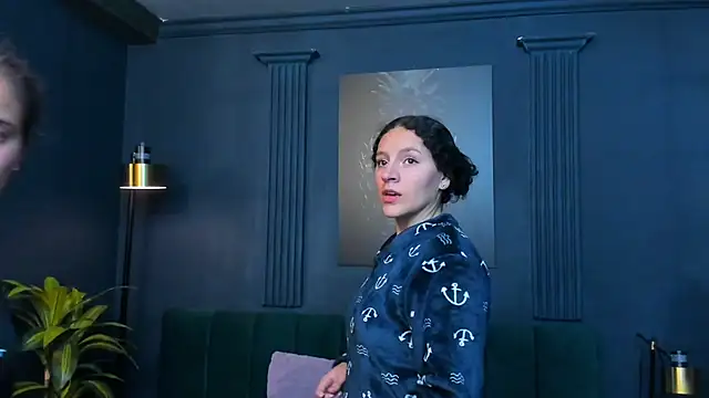 Snapshot of aliceandsia chatting on October 28, 3:01 am aliceandsia online show from October 28, 3:01 am