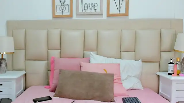 SkinnyGirl 28 online show from December 5, 7:59 pm