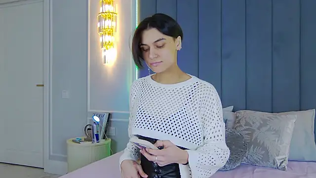 VioletAsh online show from October 6, 4:40 am