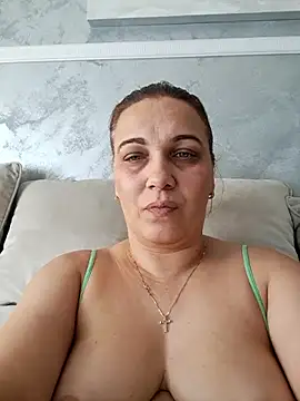 Snapshot of PalomaDesireee chatting on October 21, 7:45 am PalomaDesireee online show from October 21, 7:45 am