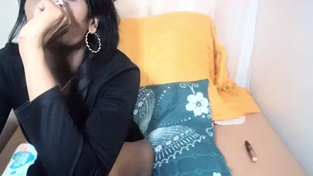 Snapshot of Indianpeaches chatting on October 22, 6:07 am Indianpeaches online show from October 22, 6:07 am