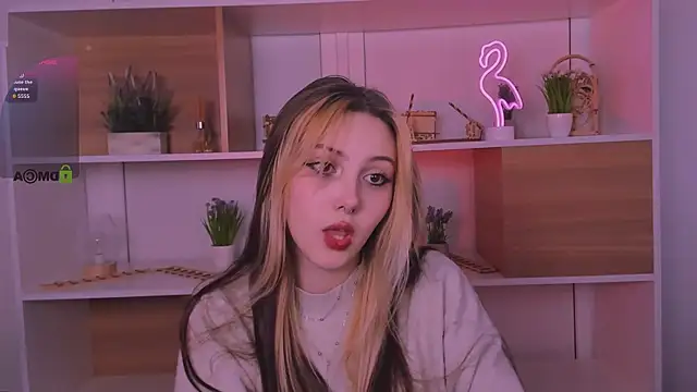Snapshot of luna_tin chatting on October 17, 8:39 am luna tin online show from October 17, 8:39 am