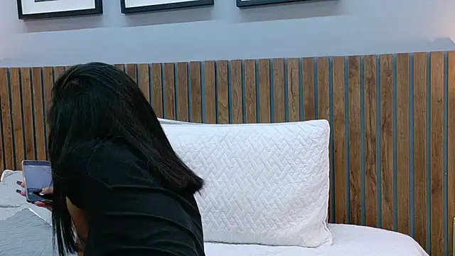 luna roja25 online show from February 2, 1:32 pm