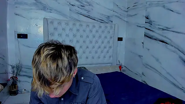 Ari and Storm online show from November 12, 1:09 pm