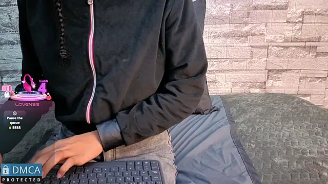 Kiara Zahiri   online show from December 16, 10:54 am