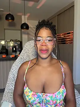 Snapshot of Sweet-Jade chatting on October 21, 10:25 pm Sweet-Jade online show from October 21, 10:25 pm