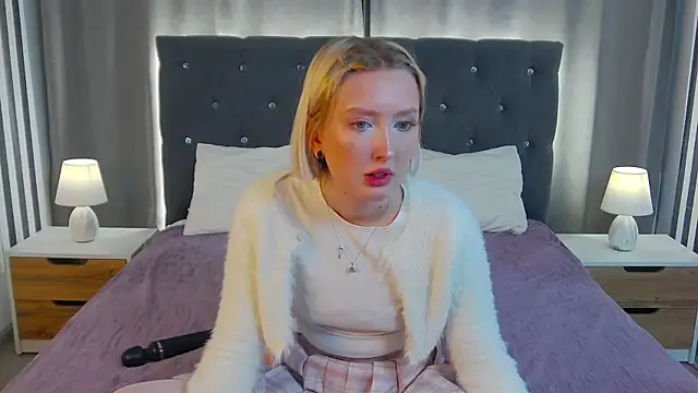 MarianeSun online show from December 3, 4:15 am