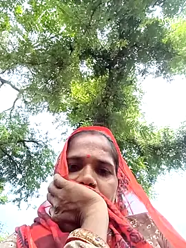 Snapshot of Hot-honi chatting on October 15, 6:05 am Hot-honi online show from October 15, 6:05 am