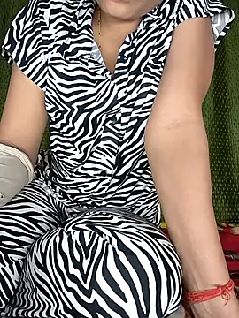 Hott Archana online show from November 22, 7:05 pm