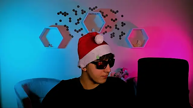 travis wolf  online show from December 4, 11:16 pm