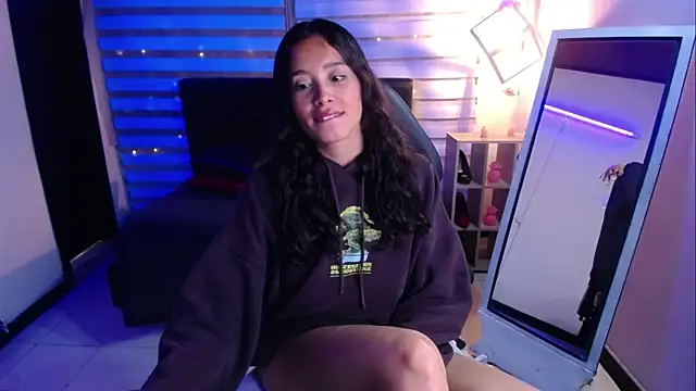  Mia Evans 1 online show from October 6, 1:06 pm