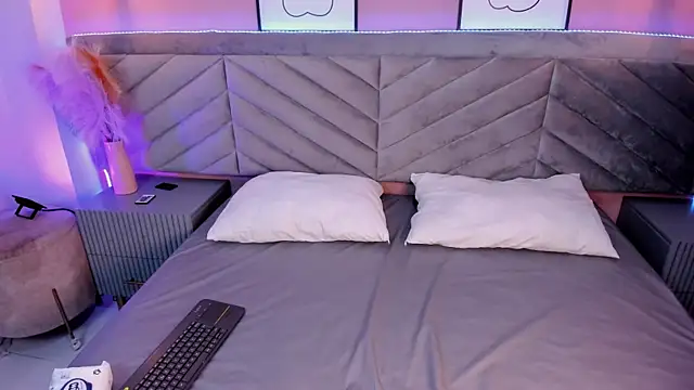 Mia Valentine  online show from October 6, 8:24 pm