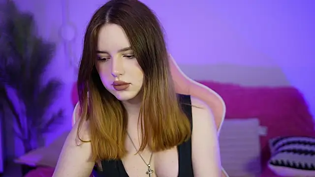 Snapshot of MilanaMoons chatting on September 12, 11:50 am MilanaMoons online show from September 12, 11:50 am