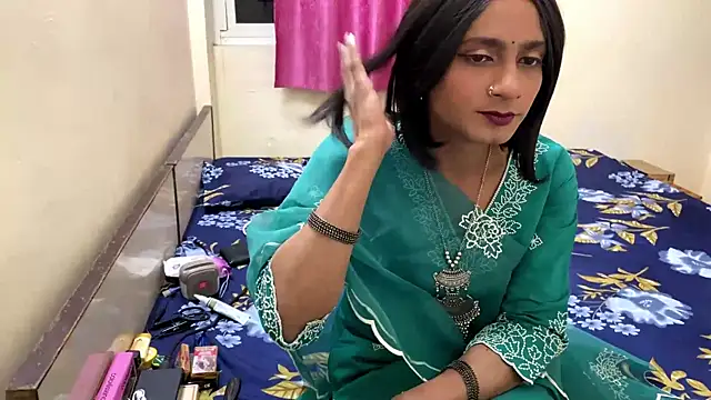 Snapshot of LuvLayla chatting on October 9, 4:33 pm LuvLayla online show from October 9, 4:33 pm