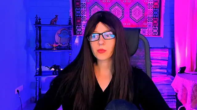 AliceWelch  online show from October 22, 12:10 pm
