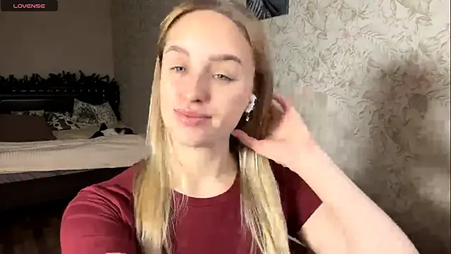 ElisabetLorney online show from December 5, 8:25 am