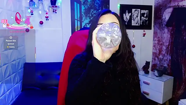 Eva Roussell online show from December 14, 8:03 pm