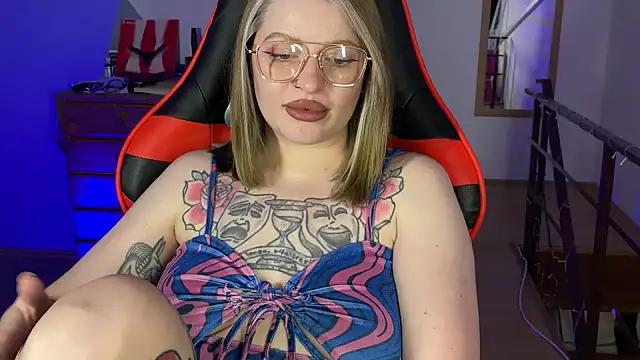 Snapshot of Mia_Kamp chatting on September 29, 6:24 pm Mia Kamp online show from September 29, 6:24 pm