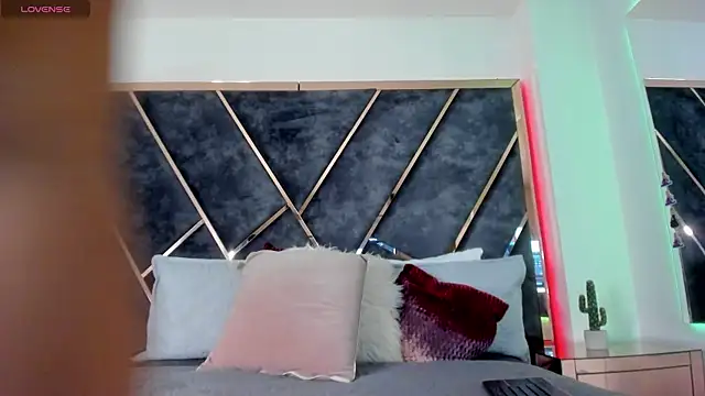 SusanaHenao online show from October 24, 8:05 pm