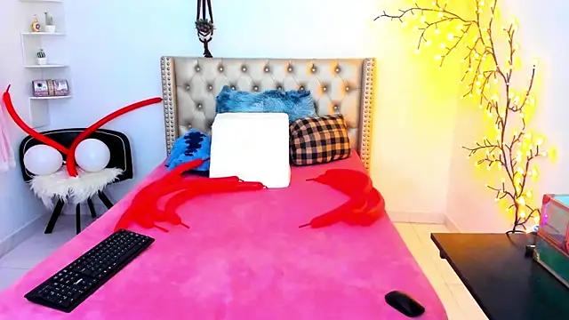 LenaStylesOA online show from October 17, 1:47 pm