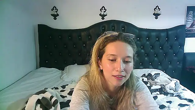 Licethf00x online show from September 12, 9:00 pm