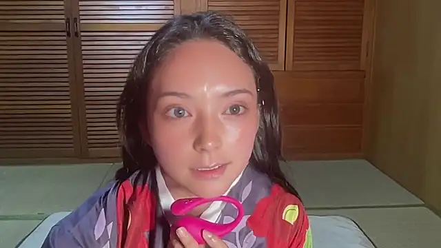 Snapshot of ena8888 chatting on October 11, 1:32 am ena8888 online show from October 11, 1:32 am