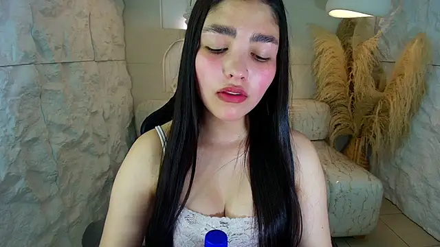 Snapshot of luna__r chatting on October 25, 7:54 pm luna  r online show from October 25, 7:54 pm