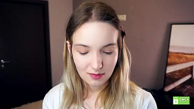 HongTomczak online show from September 26, 7:28 am