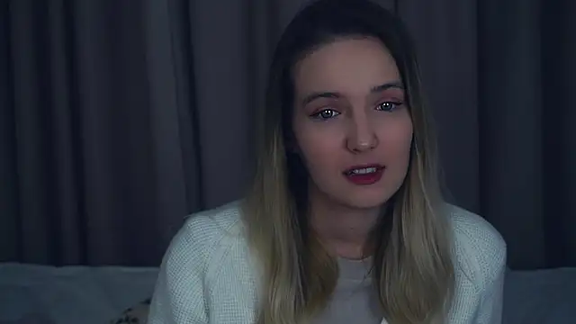 HongTomczak online show from October 18, 7:33 am