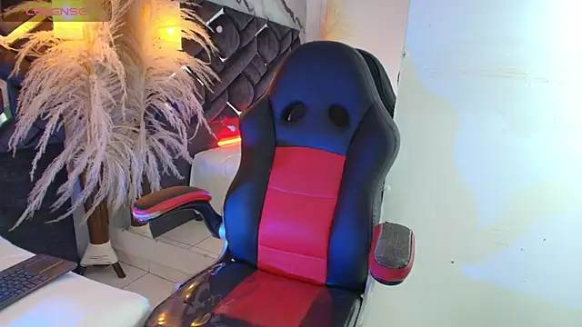 Zoe-Johnson  online show from November 7, 10:04 pm