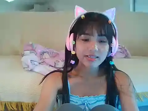 Snapshot of AnnewithanE chatting on October 2, 5:45 am AnnewithanE online show from October 2, 5:45 am