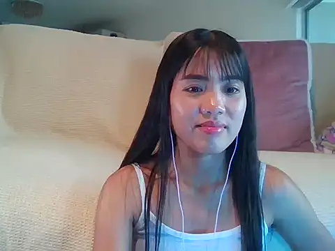 Snapshot of AnnewithanE chatting on October 4, 8:09 am AnnewithanE online show from October 4, 8:09 am