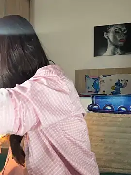 Snapshot of Roxanne_Skye chatting on September 23, 4:27 pm Roxanne Skye online show from September 23, 4:27 pm