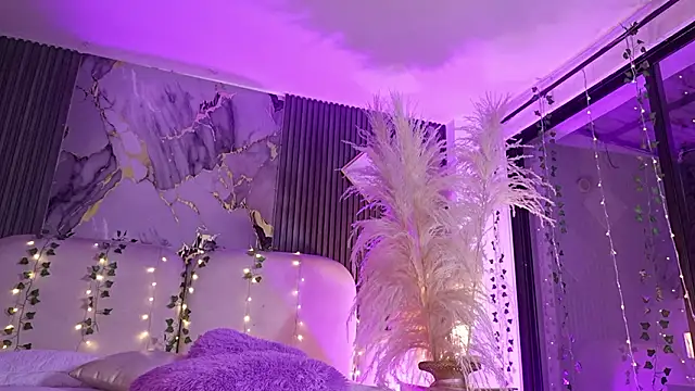 SarahCastro1  online show from March 2, 7:15 am