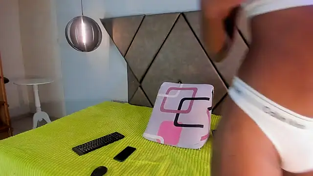 Snapshot of PenelopeGuzman__ chatting on October 10, 8:25 pm PenelopeGuzman   online show from October 10, 8:25 pm