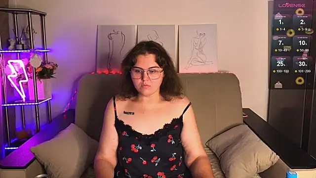 Janie Curvyy online show from September 12, 8:12 am